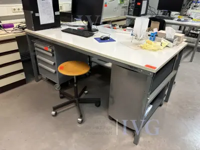 Arbeitstisch TRESTON – kavel bij IVG, Reutlingen