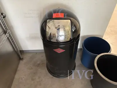 Afvalbak (zwart) WESCO – kavel bij IVG, Reutlingen