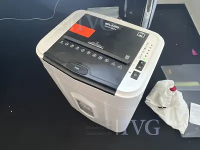 Papiervernietiger LMG Auto120P4 – kavel bij IVG, Stuttgart