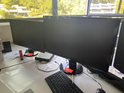 Flachbildschirme BENQ 1x GL2760H, 1x GL2450 – kavel bij IVG, Stuttgart