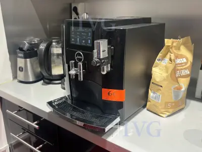 Volledig automatische koffiemachine JURA S8 – kavel bij IVG, Stuttgart
