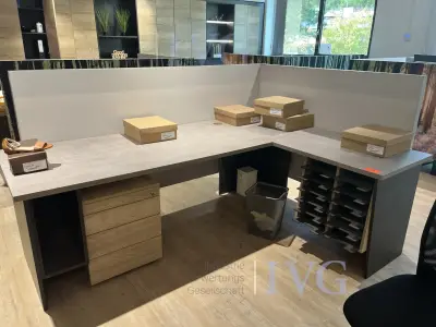 Winkelschreibtische – kavel bij IVG, Stuttgart