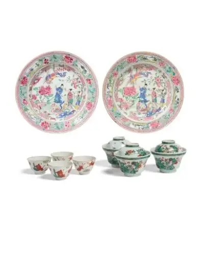 Chine, XVIIIe - XIXe siècle Lot comprenant une paire d'assiettes et une série de… – kavel bij Galerie Moderne, Elsene (Brussel)