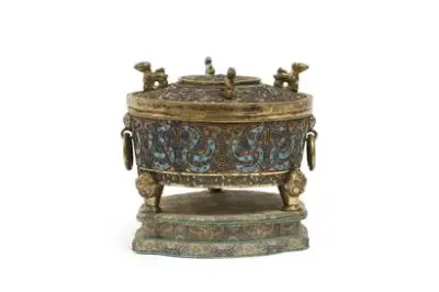 Chine, époque République (1912-1949) Boîte couverte tripode en argent et émaux cloisonnés à décor… – kavel bij Galerie Moderne, Elsene (Brussel)