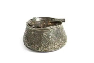 Chine, vers 1900 Cendrier en argent à décor de bambous Signé "Tuck Chang" sur… – kavel bij Galerie Moderne, Elsene (Brussel)