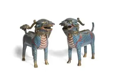 Chine, XVIIIe siècle Paire d'animaux fantastiques en bronze et émaux cloisonnés formant brûle-parfums Hauteur:… – kavel bij Galerie Moderne, Elsene (Brussel)