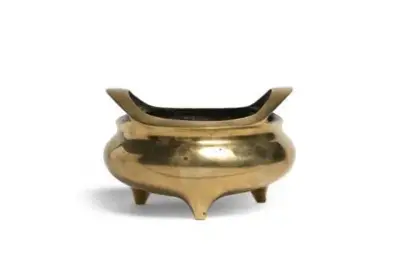Chine, XVIIIe - XIXe siècle Brûle-parfum tripode en bronze Marque à six caractères à… – kavel bij Galerie Moderne, Elsene (Brussel)