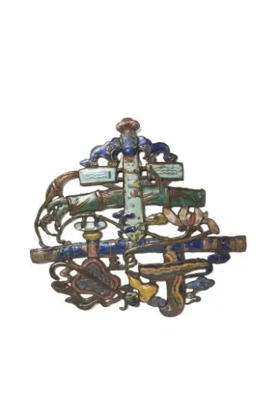 Chine, XVIIIe siècle Plaque en cuivre repoussé et émaillé 28 x 26 cm Poids… – kavel bij Galerie Moderne, Elsene (Brussel)