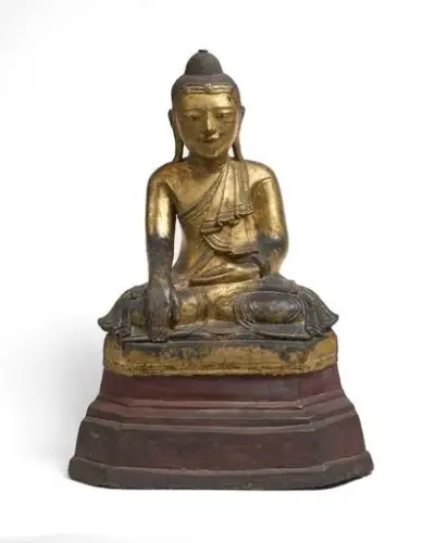 Birmanie, XVIIIe siècle Statue de Bouddha en laque sèche doré et polychromé et incrustations… – kavel bij Galerie Moderne, Elsene (Brussel)
