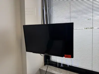 Flachbildmonitor GRUNDIG – kavel bij IVG, Düsseldorf