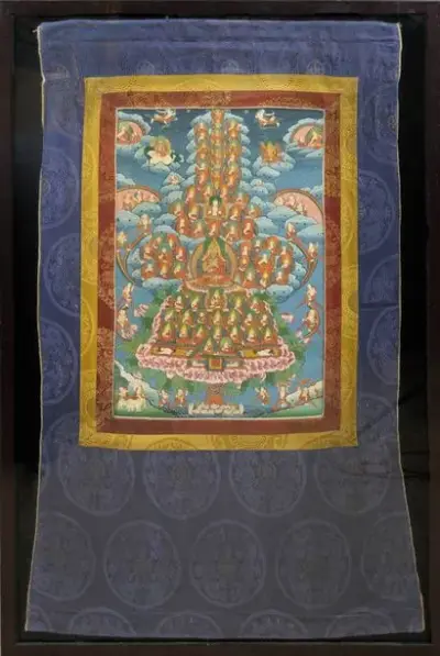 Tibet, XIXe siècle Tsongkhapa Thangka représentant Tsongkhapa et l'arbre des refuges de Gelugpa Broderie… – kavel bij Galerie Moderne, Elsene (Brussel)