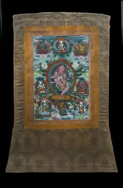 Tibet, XIXe siècle Kurukulla Thangka représentant Turukulla entourée de déités Broderie à décor de… – kavel bij Galerie Moderne, Elsene (Brussel)