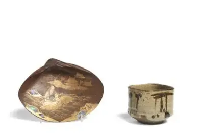Japon, XIXe - XXe siècle Lot comprenant un bol en grès et un plateau… – kavel bij Galerie Moderne, Elsene (Brussel)