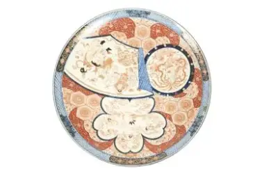 Japon, époque Meiji (1868-1912) Grand plat en porcelaine Imari à décor de divinités et… – kavel bij Galerie Moderne, Elsene (Brussel)