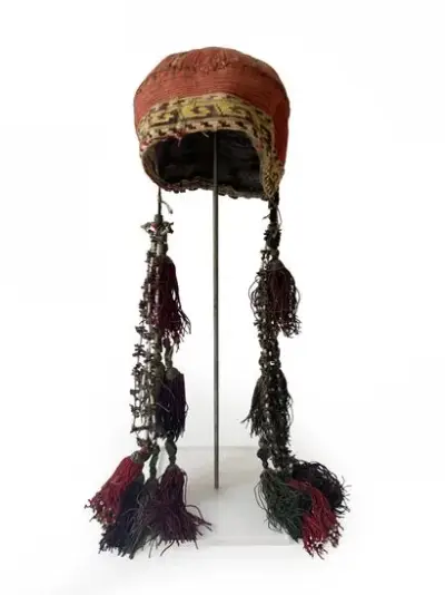 Turkménistan, XIXe-XXe siècle Coiffe de dot ornée de – kavel bij Galerie Moderne, Elsene (Brussel)