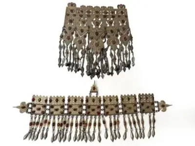 Turkménistan, XIXe siècle Lot comprenant une plaque – kavel bij Galerie Moderne, Elsene (Brussel)