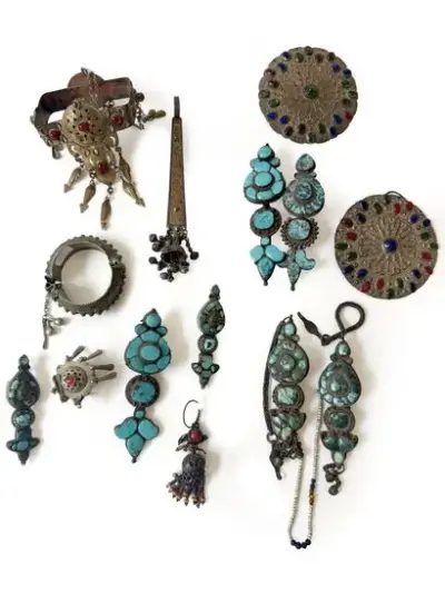 Turkménistan, XIXe-XXe siècle Lot de divers pendentifs – kavel bij Galerie Moderne, Elsene (Brussel)