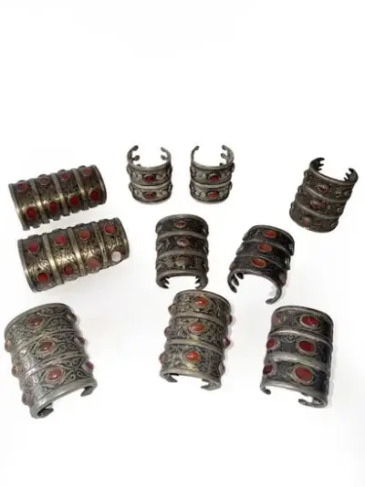 Turkménistan, XIXe siècle Lot de dix bracelets en argent – kavel bij Galerie Moderne, Elsene (Brussel)