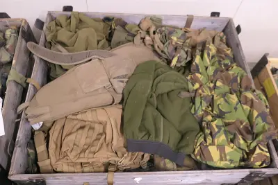 Persoonlijke uitrusting en kleding Defensie – veiling bij Domeinen Roerende Zaken, Groningen