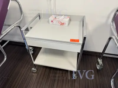 Bijzettafel – kavel bij IVG, Düsseldorf