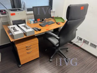 Schreibtisch – kavel bij IVG, Düsseldorf