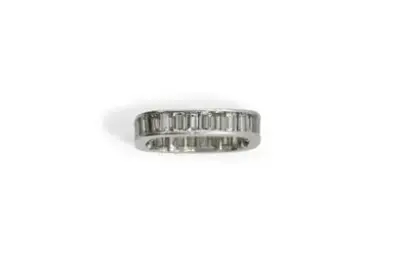 Bague alliance d'éternité carrée en or blanc 18k (750°/°°) et diamants taille baguette d'environ… – kavel bij Galerie Moderne, Elsene (Brussel)