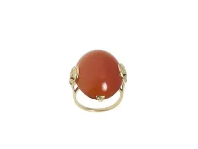 Bague en or jaune 18k (750°/°°) ornée d'un cabochon ovale en cornaline orange Griffes… – kavel bij Galerie Moderne, Elsene (Brussel)