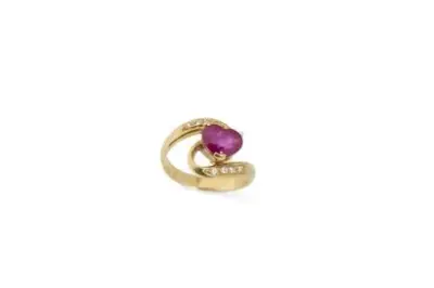 Bague en or jaune 18k (750°/°°) sertie d'un rubis en – kavel bij Galerie Moderne, Elsene (Brussel)