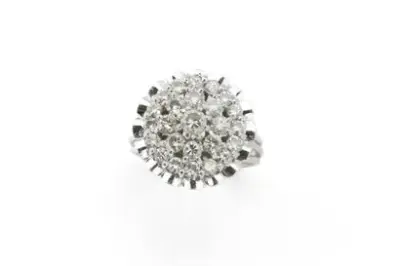 Bague marguerite en or blanc 18k (750°/°°) sertie de diamants taille brillant Poinçon or… – kavel bij Galerie Moderne, Elsene (Brussel)