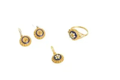 Bague, pendentif et paire de boucles d'oreilles en – kavel bij Galerie Moderne, Elsene (Brussel)