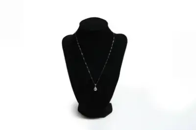 Pendentif en or blanc 14k (585°/°°) centré d'une aigue-marine d'environ 0,5 carats taille poire… – kavel bij Galerie Moderne, Elsene (Brussel)