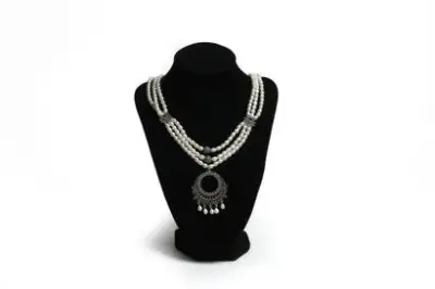 Collier en argent 925°/°° serti de marcassites et composé de perles d'eau douce Longueur:… – kavel bij Galerie Moderne, Elsene (Brussel)