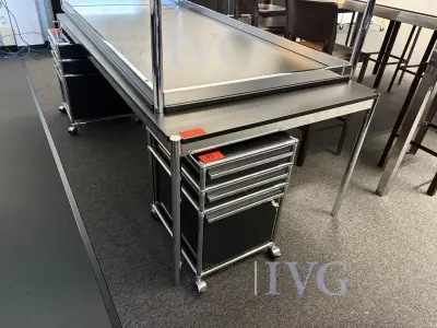 Schreibtisch – kavel bij IVG, Herford