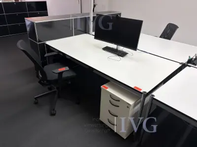 Schreibtisch – kavel bij IVG, Herford