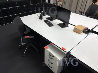 Schreibtisch – kavel bij IVG, Herford