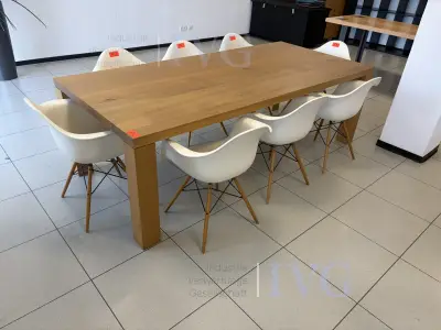 Massief houten tafel – kavel bij IVG, Herford
