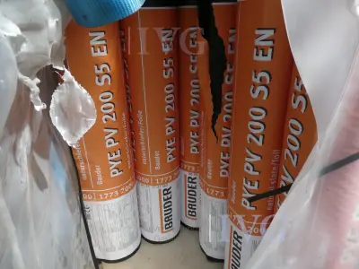 Rollen Polymerbitumen-Abdichtungsbahnen BAUDER PYE PV 200 S5 EN – kavel bij IVG, Oberhausen