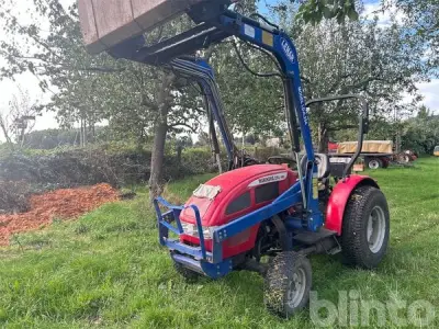Traktor mit Frontlader Mahindra 254 4WD (Ersatzteilträger, Bj. 2011) – kavel bij Blinto, Bochum