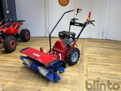 Geräteträger Köppl TE 6-2 (2014) mit Kehrmaschine KL 90-CE – kavel bij Blinto, Kalkar