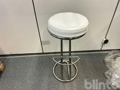Stuhl-Paket Chrombarhocker Z (ca. 126 Teile) – kavel bij Blinto, Köln