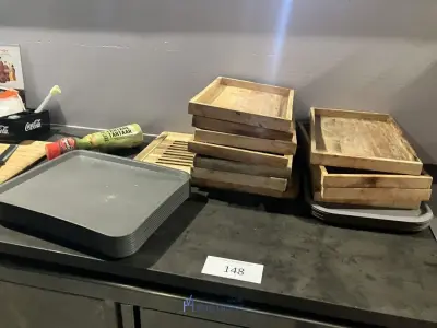 Partij serveer- en verpakkingsmateriaal – kavel bij VH Auctions