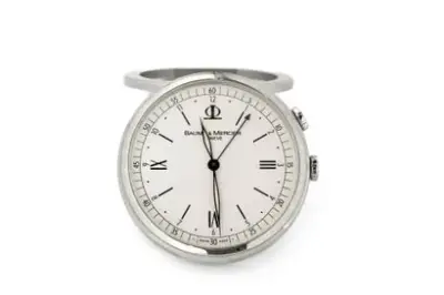 BAUME & MERCIER Genève Pendulette réveil Présentée dans son écrin d'origine Numéro au dos… – kavel bij Galerie Moderne, Elsene (Brussel)