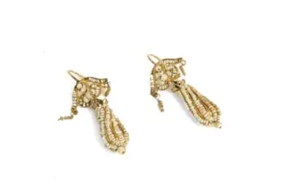 Boucles d'oreilles de style Régence en or jaune 18k (750°/°°) serties de perles Poids… – kavel bij Galerie Moderne, Elsene (Brussel)