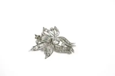 Travail du XIXe siècle Broche fleur en platine 21,6k – kavel bij Galerie Moderne, Elsene (Brussel)