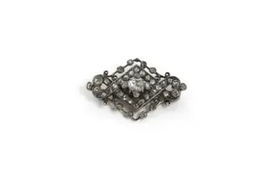 Travail du XIXe siècle Broche en or et argent centrée d'un diamant taille ancienne… – kavel bij Galerie Moderne, Elsene (Brussel)