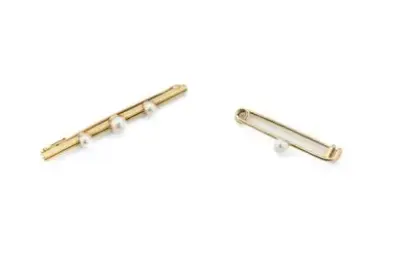 Lot de deux broches en or jaune 18k (750°/°°) ornées de perles De forme… – kavel bij Galerie Moderne, Elsene (Brussel)