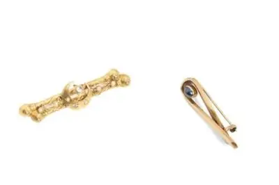 Lot de deux broches en or jaune 14k (585°/°°) et 18k (750°/°°) serties de… – kavel bij Galerie Moderne, Elsene (Brussel)