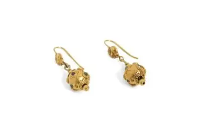 Boucles d'oreilles indiennes du XXe siècle en or jaune 18k (750°/°°) serties de pierres… – kavel bij Galerie Moderne, Elsene (Brussel)