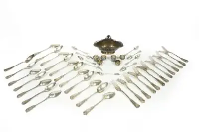Travail du XIXe siècle Lot de couverts en argent et divers Comprend: 9… – kavel bij Galerie Moderne, Elsene (Brussel)