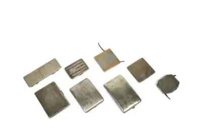 Travail du début du XXe siècle Lot comprenant huit poudriers en argent Divers poinçons… – kavel bij Galerie Moderne, Elsene (Brussel)